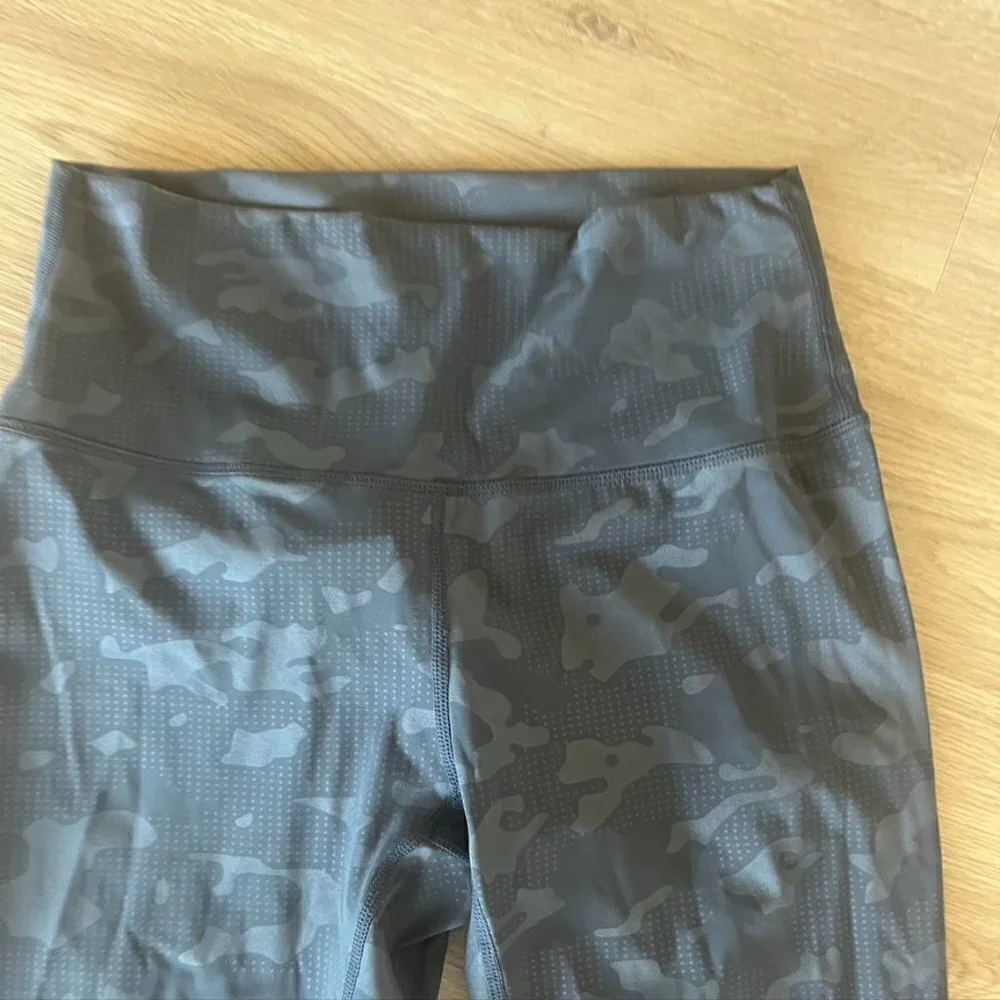 ** Zyia Active Gray Battleship Camo Luxe Hi-Rise 7/8 Leggings Athletic Small